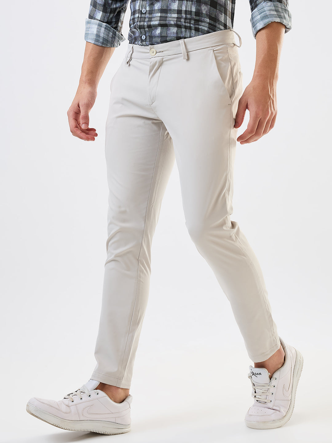 Spykar White Slim Fit Mid Rise Cargo For Men