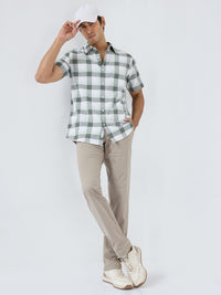 Men Trouser Regular Fit Green Mid Rise