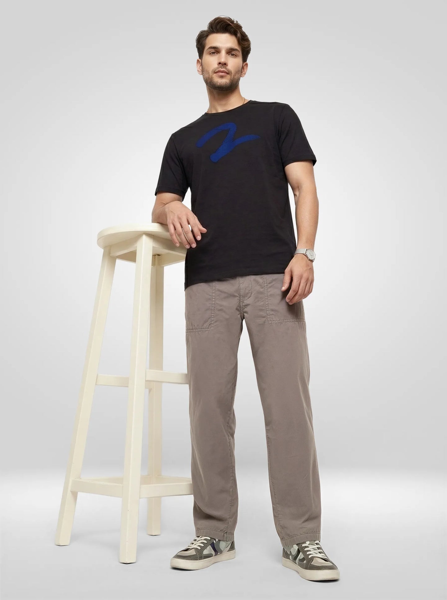 Men Trouser Relaxed Fit Dark Grey Mid Rise