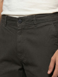 Men Trouser Relaxed Fit Green Mid Rise
