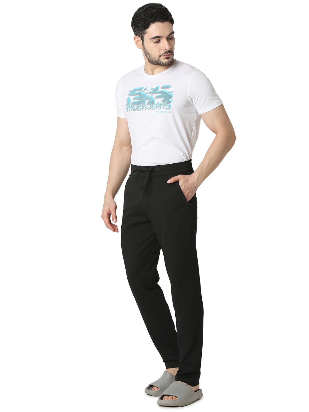 Underjeans By Spykar Men Premium Black Cargo Pant