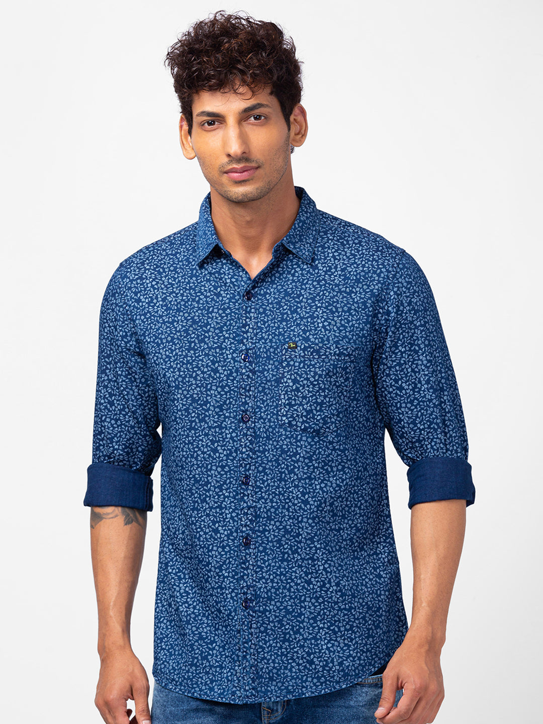 Spykar Men Indigo Blue/White Cotton Slim Fit Printed Shirts