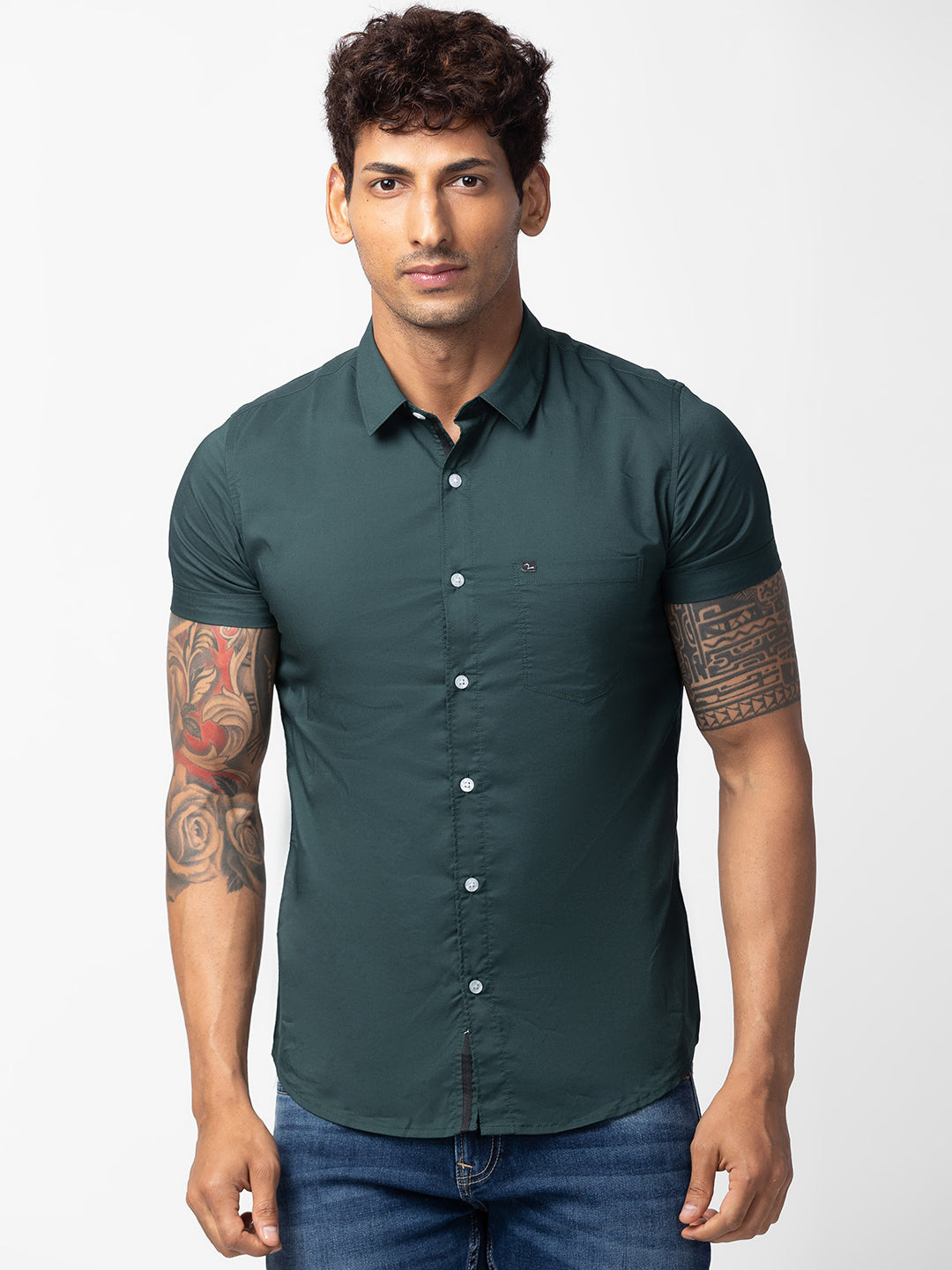 Spykar Men Bottle Green Cotton Slim Fit Plain Shirt