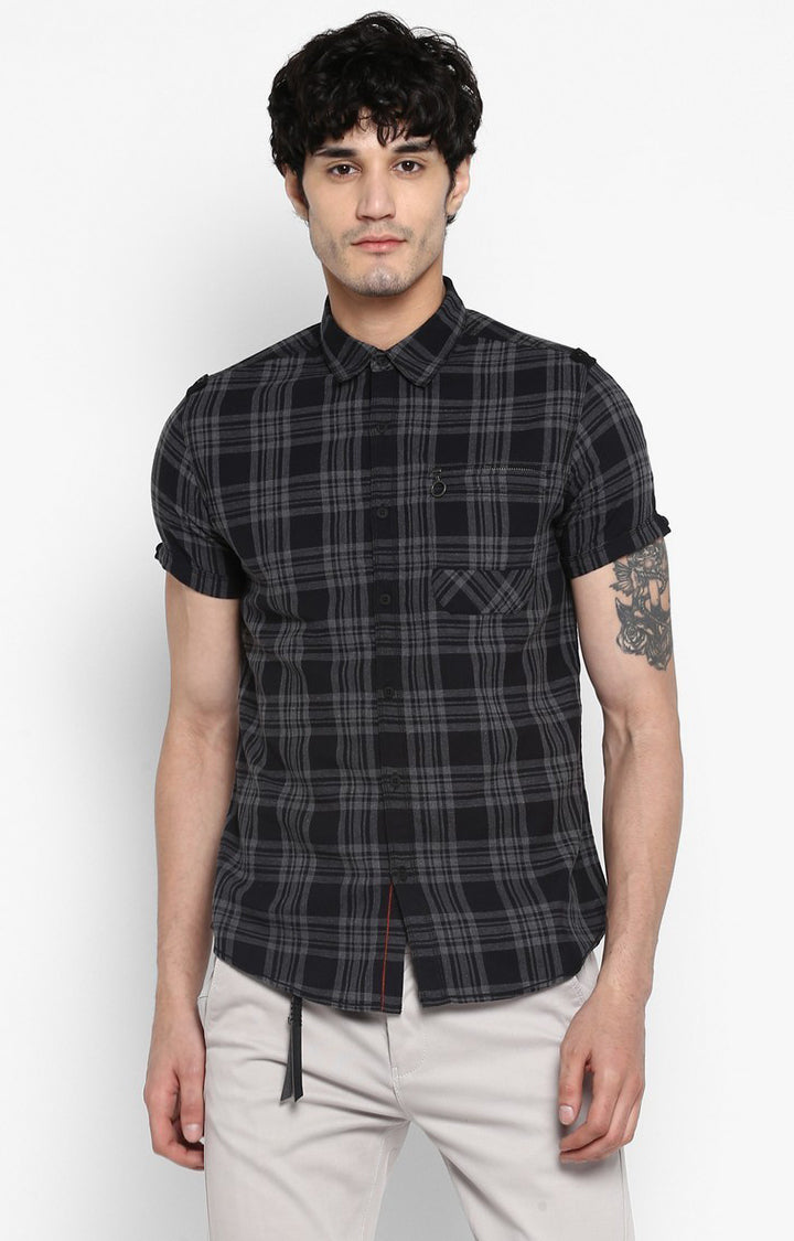 Spykar Men Black Cotton Slim Fit Half Sleeve Checkered Shirt