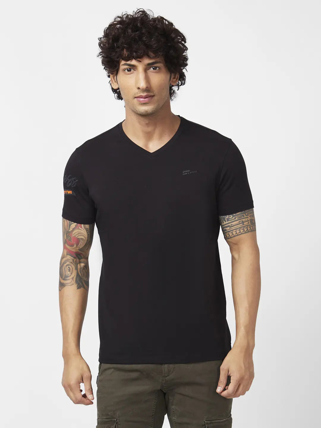 Spykar Men Black Blended Slim Fit Half Sleeve V-Neck Plain Tshirt