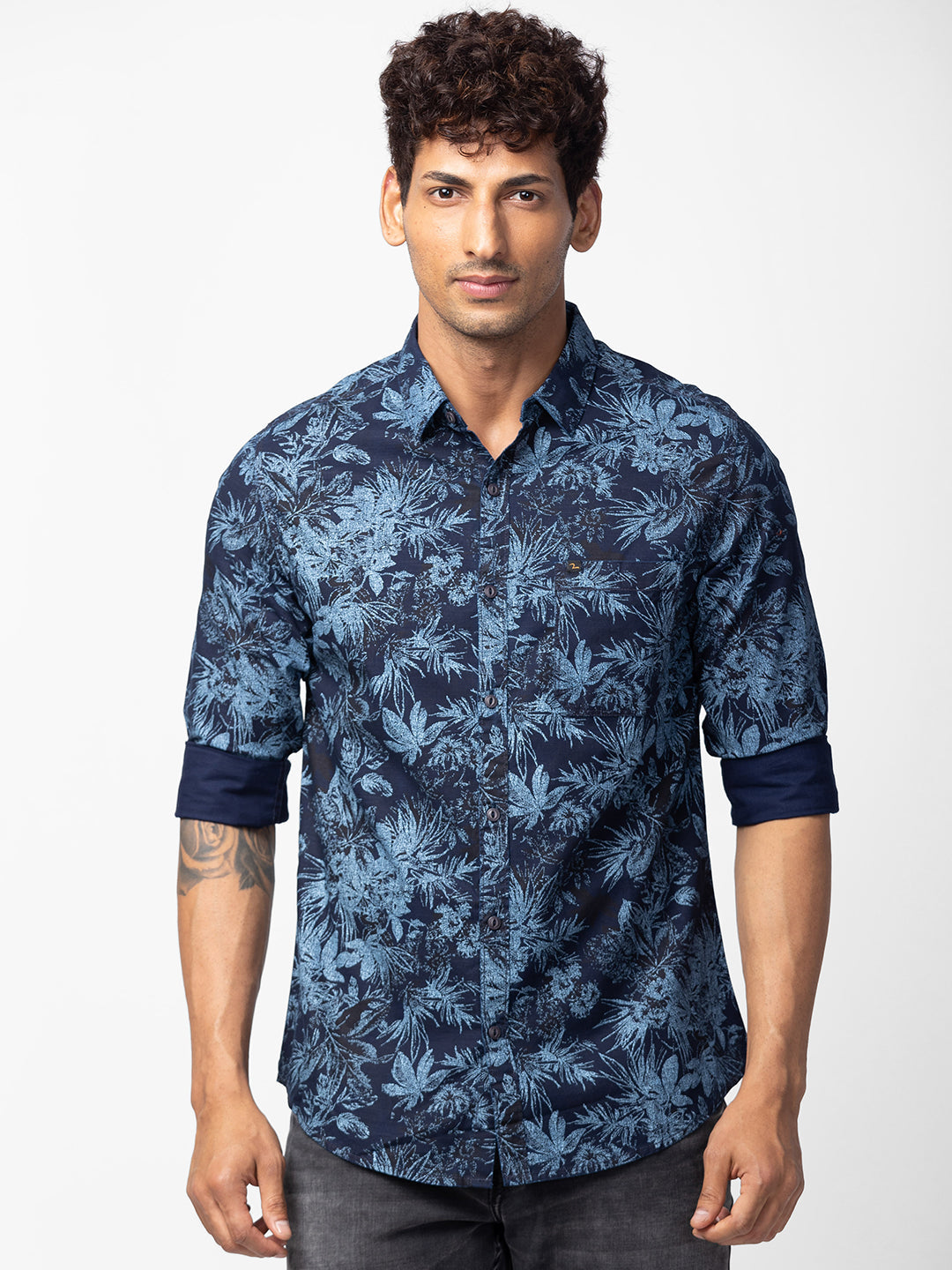 Spykar Men Indigo Blue Cotton Slim Fit Floral Shirt