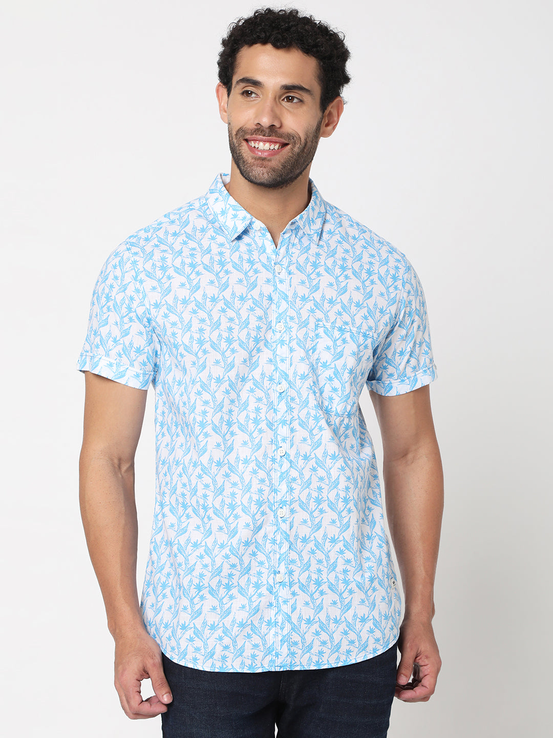 Spykar Men Aqua Blue Cotton Slim Fit Half Sleeve Floral Print Shirt