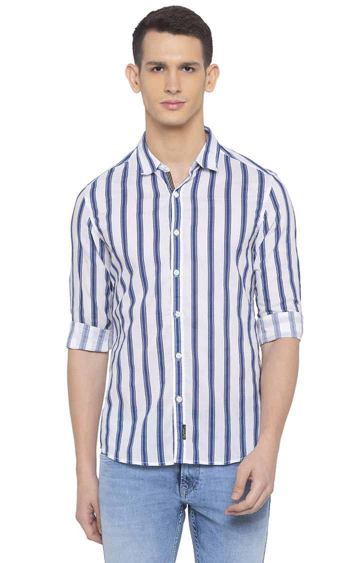 Spykar Men White and Blue Striped Slim Fit Casual Shirt