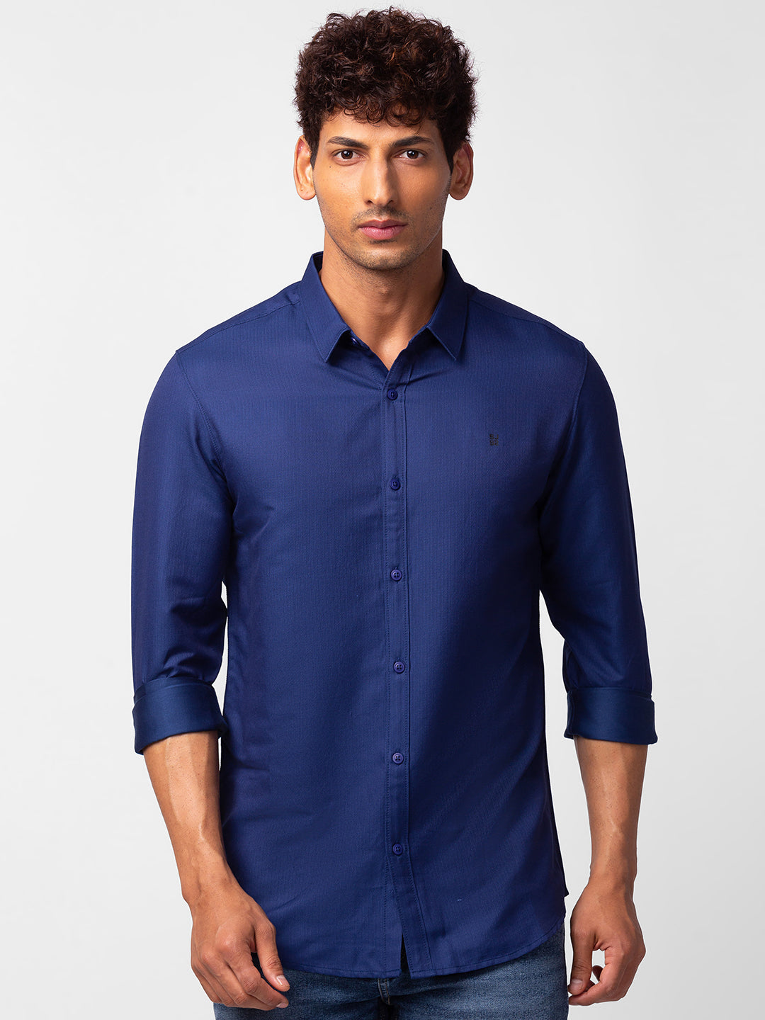 Spykar Men Indigo Blue Cotton Slim Fit Plain Shirt