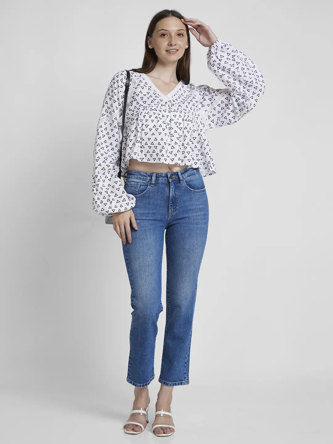 Spykar Women White Cotton Slim Fit Full Sleeve V-Neck Printed Crop Top
