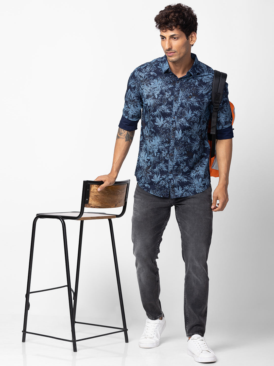 Spykar Men Indigo Blue Cotton Slim Fit Floral Shirt