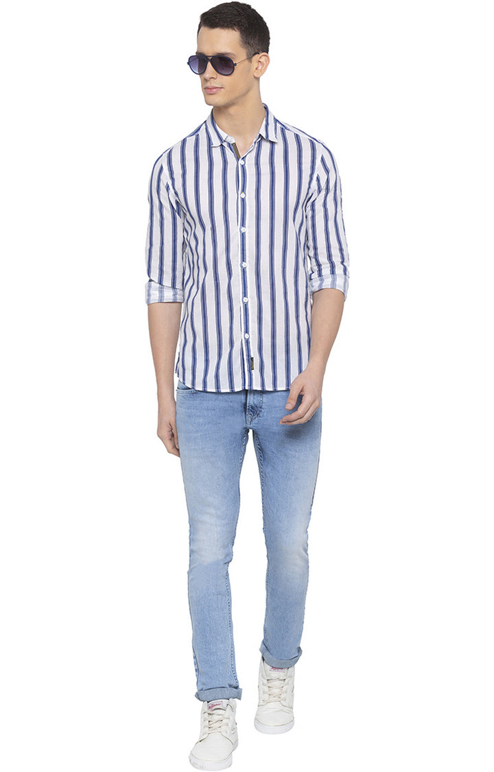 Spykar Men White and Blue Striped Slim Fit Casual Shirt