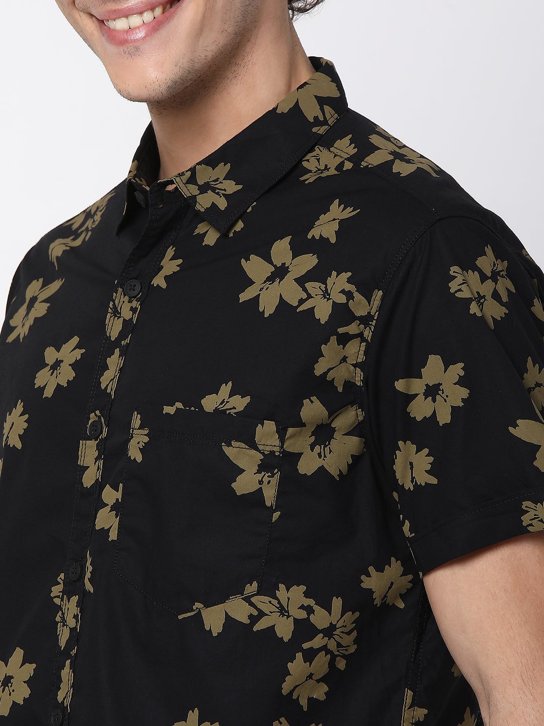 Spykar Men Black Cotton Half Sleeve Floral Print Shirt