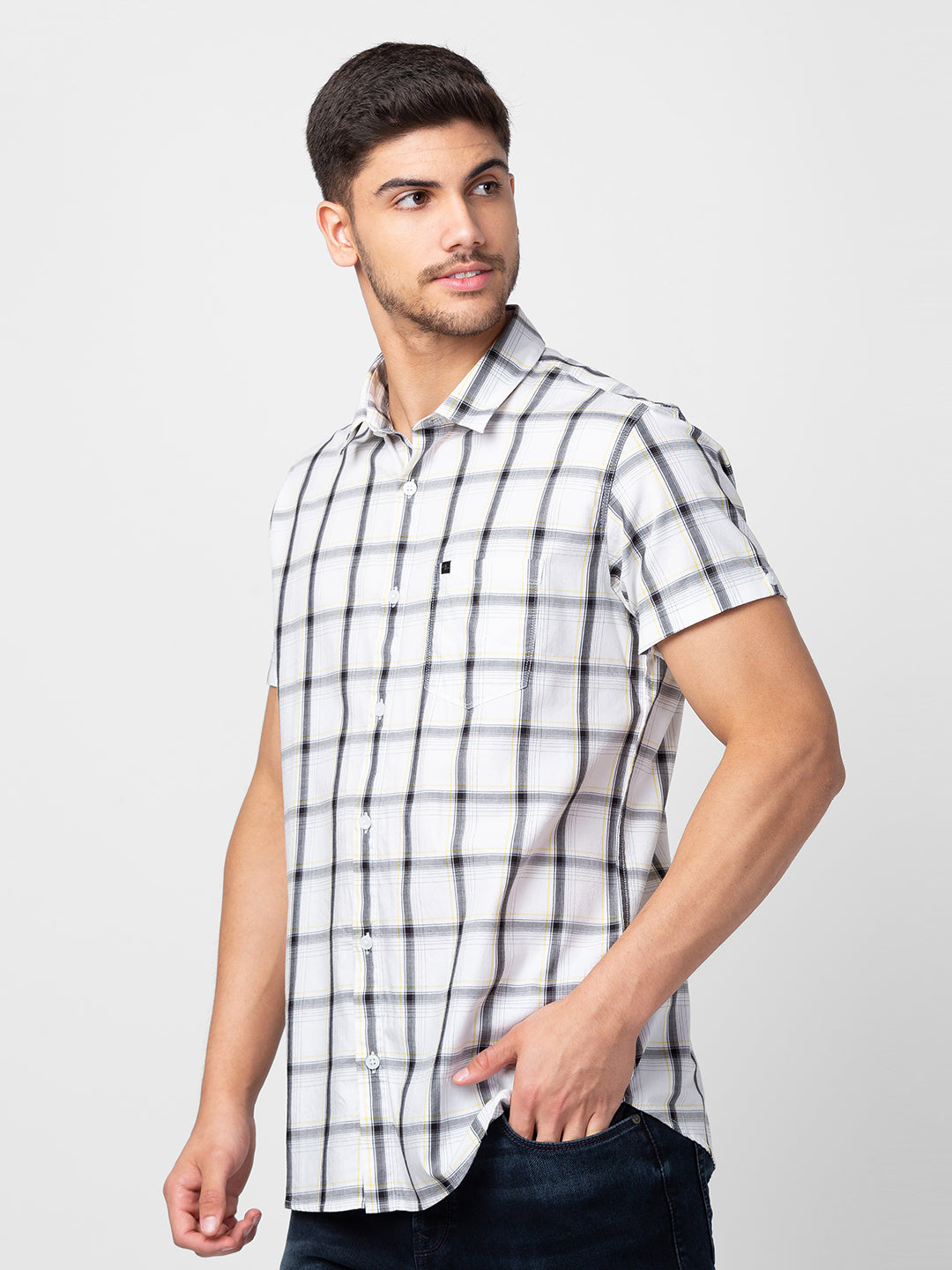 Spykar Men White Cotton Slim Fit Checkered Shirt