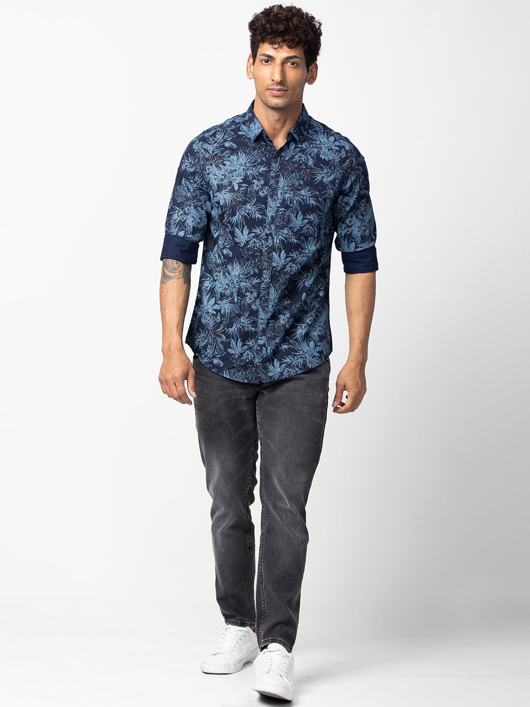 Spykar Men Indigo Blue Cotton Slim Fit Floral Shirt