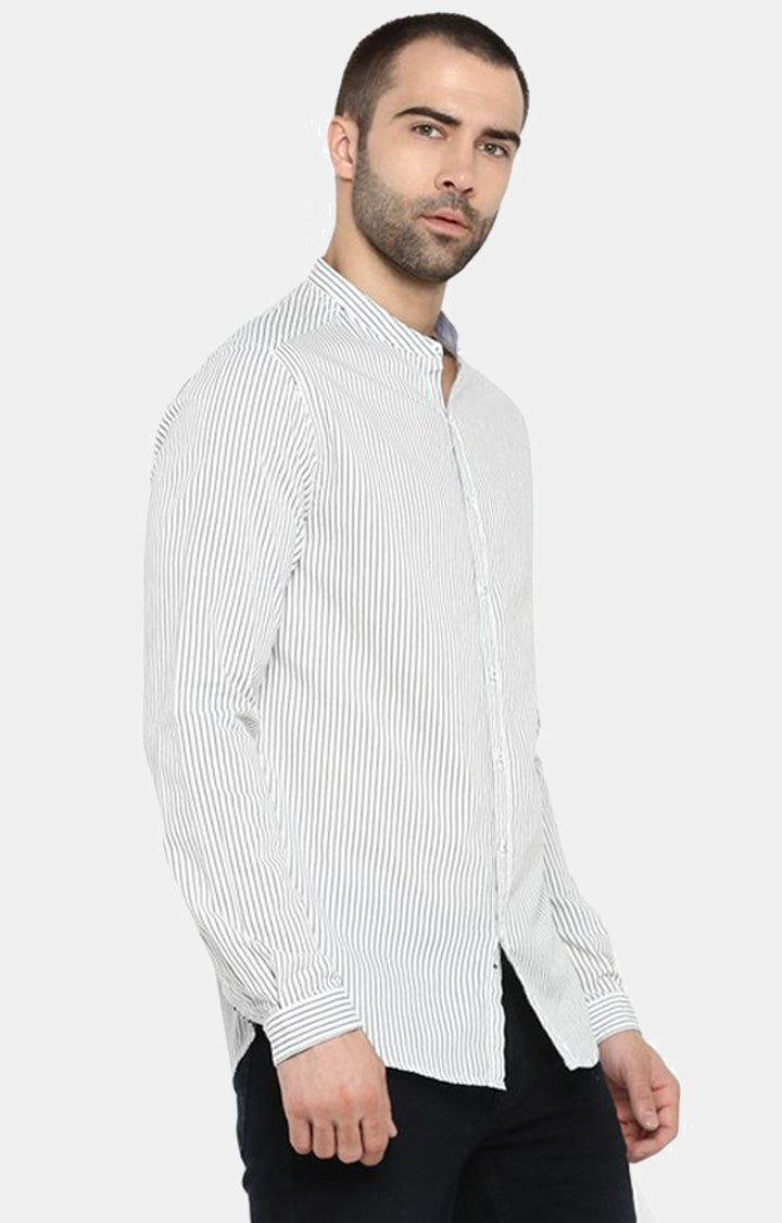 Spykar Men White Striped Slim Fit Casual Shirt