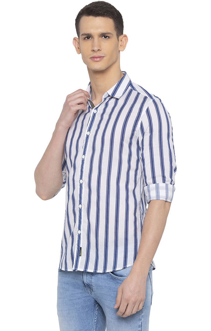 Spykar Men White and Blue Striped Slim Fit Casual Shirt