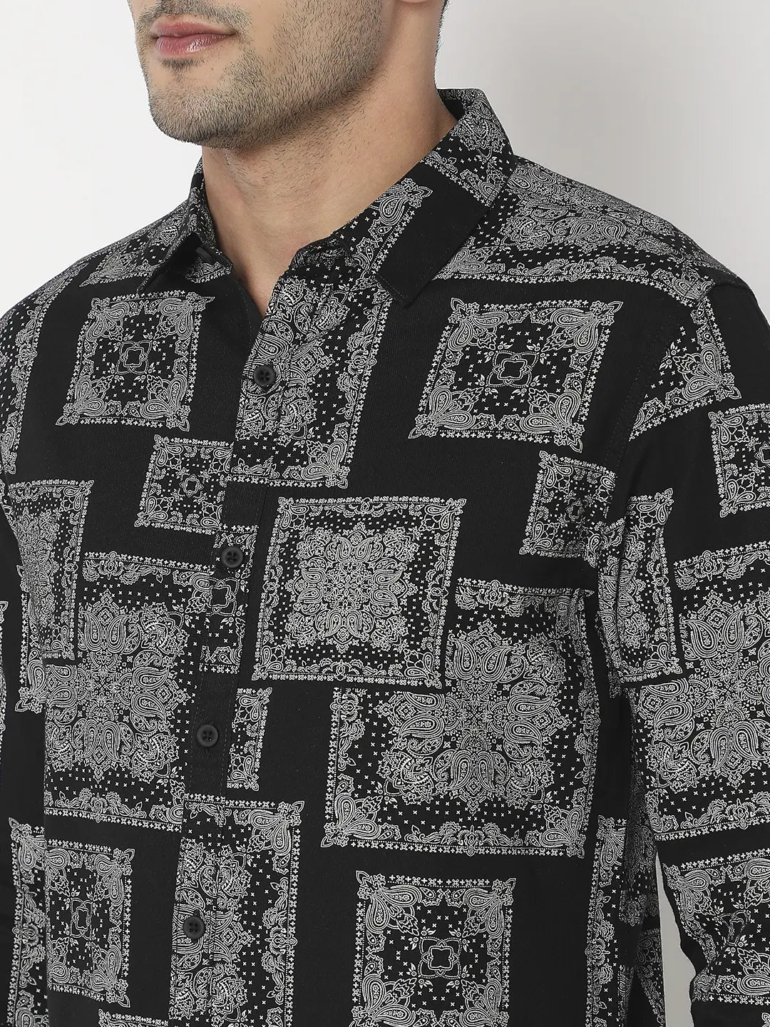 Spykar Men Black Cotton Slim Fit Printed Shirt