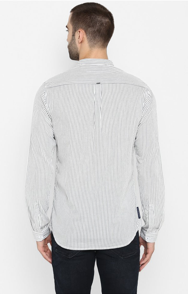 Spykar Men White Striped Slim Fit Casual Shirt