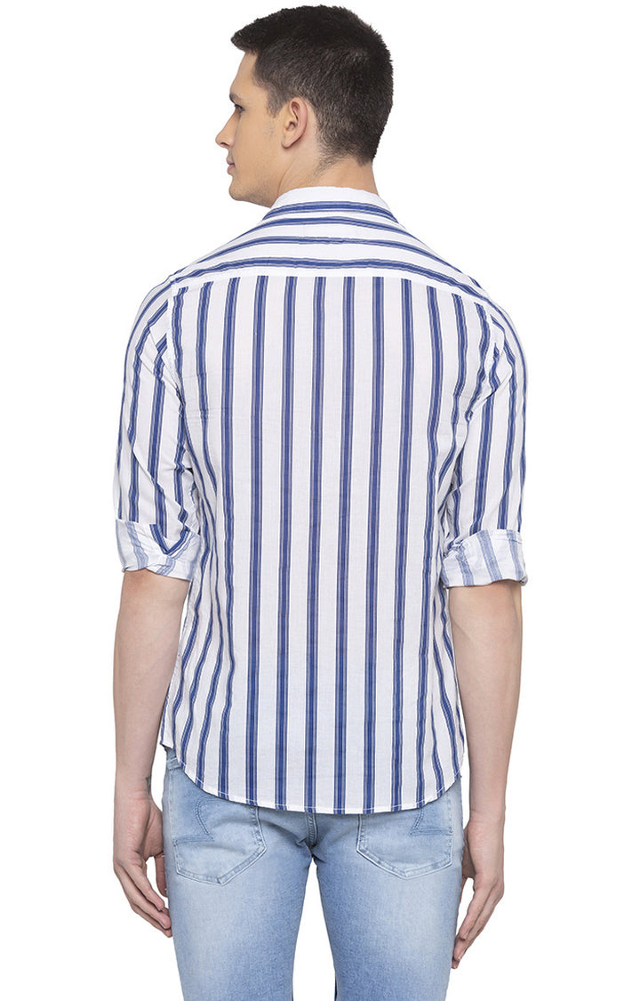 Spykar Men White and Blue Striped Slim Fit Casual Shirt