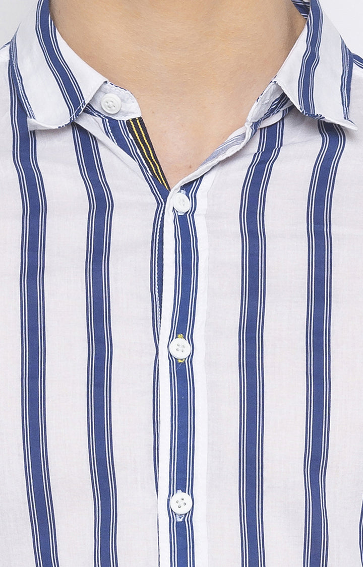 Spykar Men White and Blue Striped Slim Fit Casual Shirt