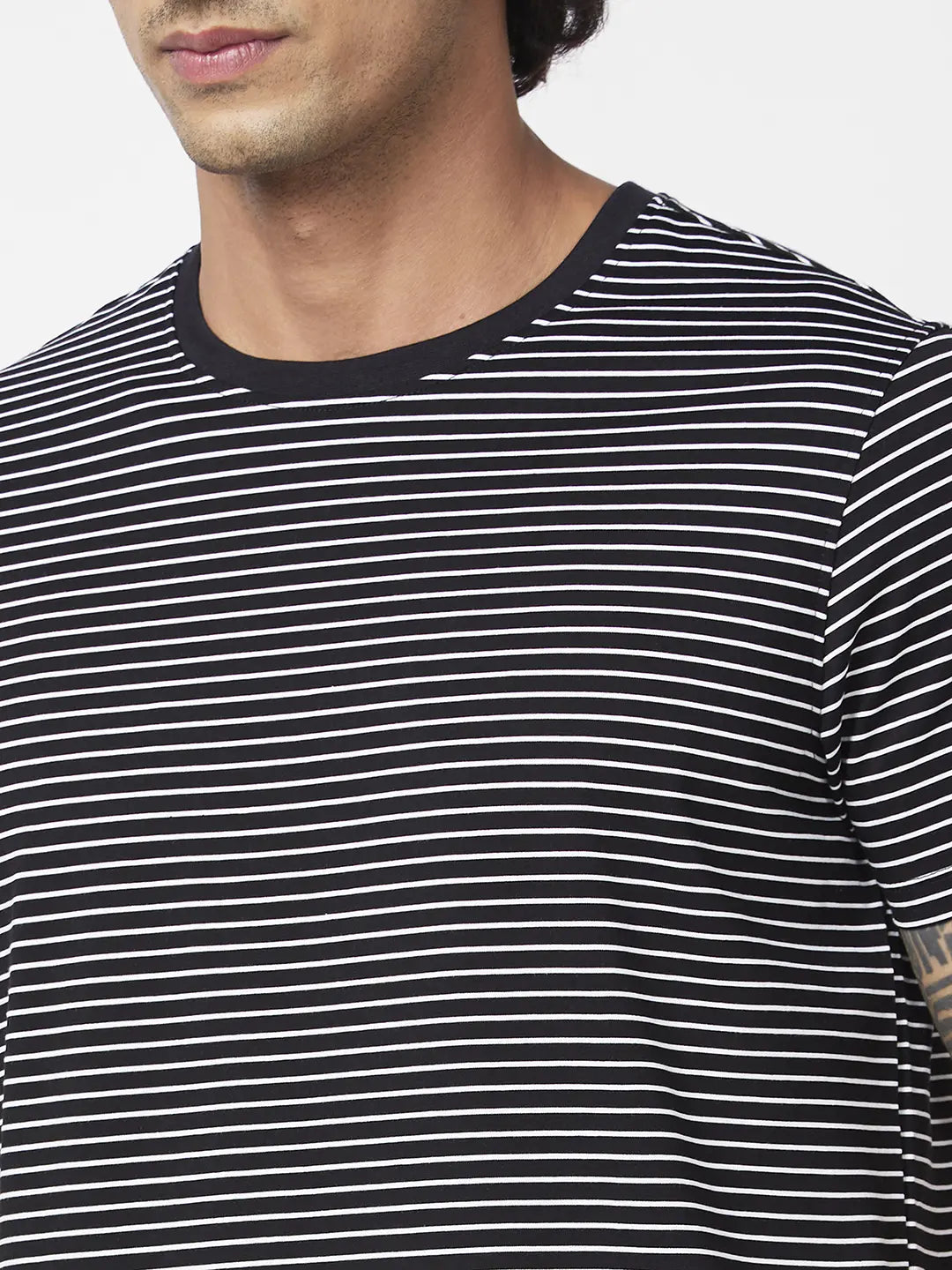 Spykar Men Black Blended Slim Fit Half Sleeve Round Neck Casual Striped Tshirt