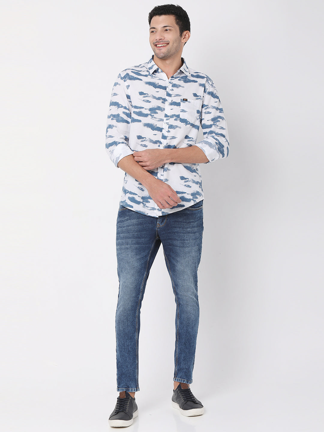 Spykar Men White & Blue Cotton Full Sleeve Printed Shirt