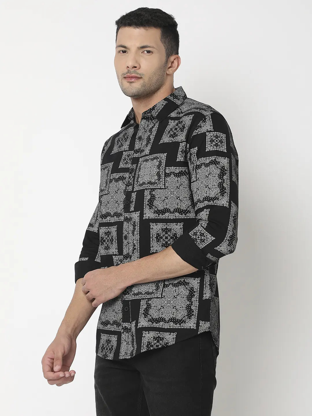 Spykar Men Black Cotton Slim Fit Printed Shirt