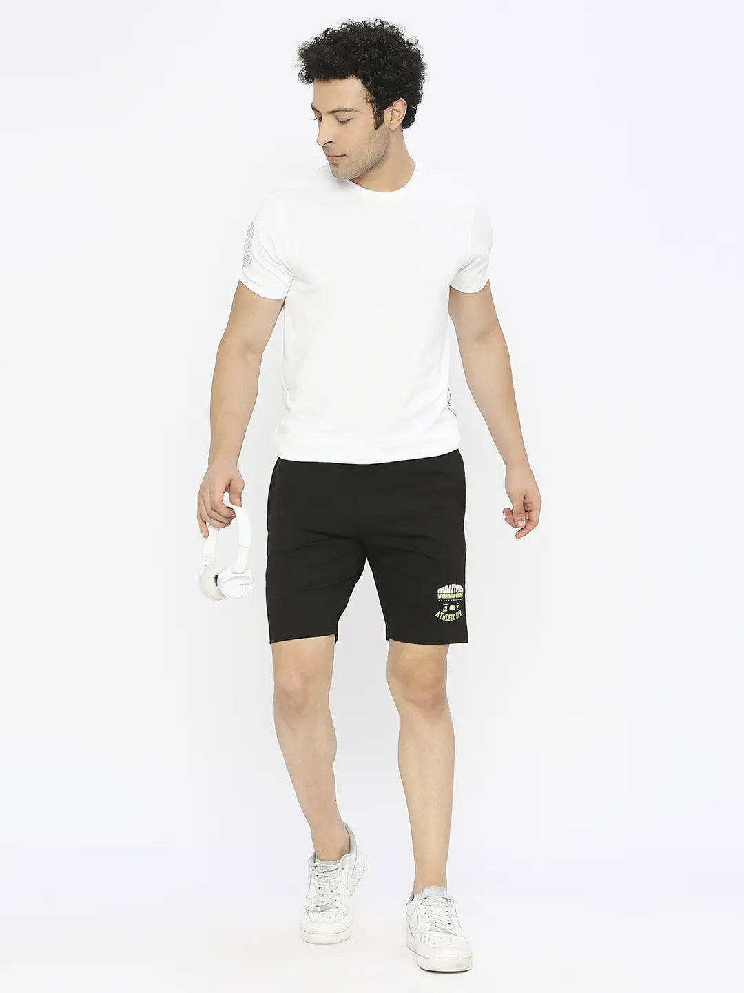 Spykar Men Black Blended Regular Fit Knee Length Plain Shorts