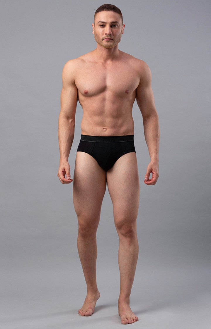 Underjeans By Spykar Black Solid Briefs For Men