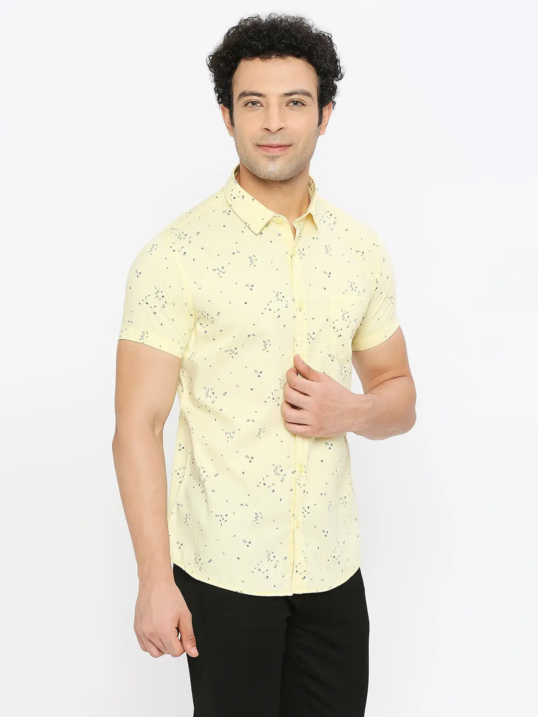 Spykar Men Powder Yellow Twill Slim Fit Half Sleeve Printed Shirt