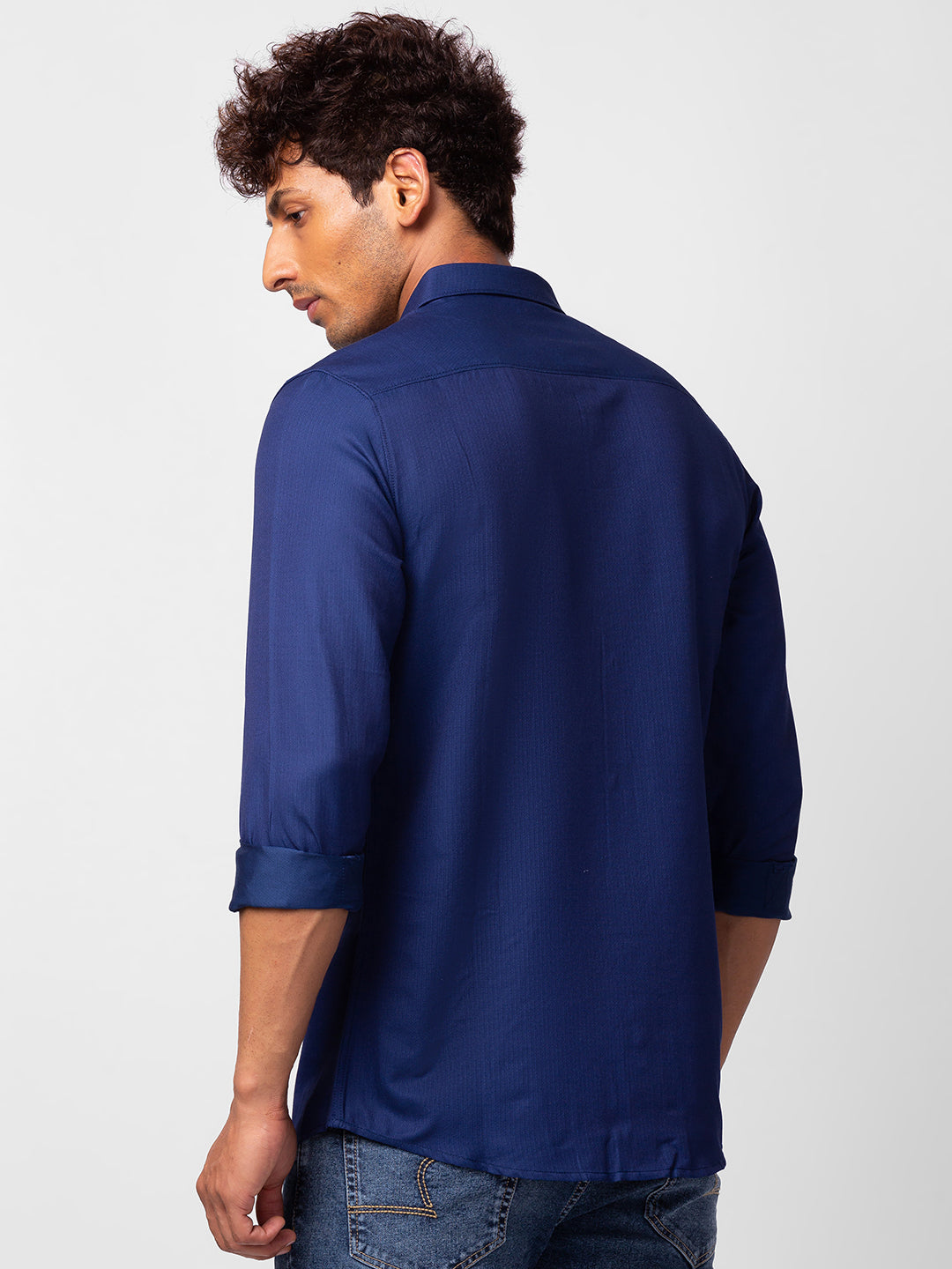 Spykar Men Indigo Blue Cotton Slim Fit Plain Shirt