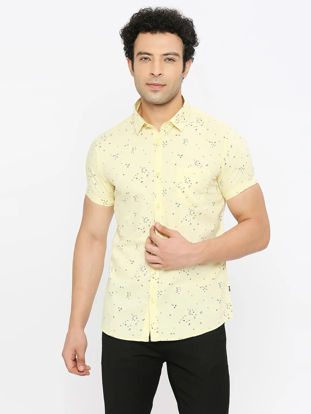 Spykar Men Powder Yellow Twill Slim Fit Half Sleeve Printed Shirt