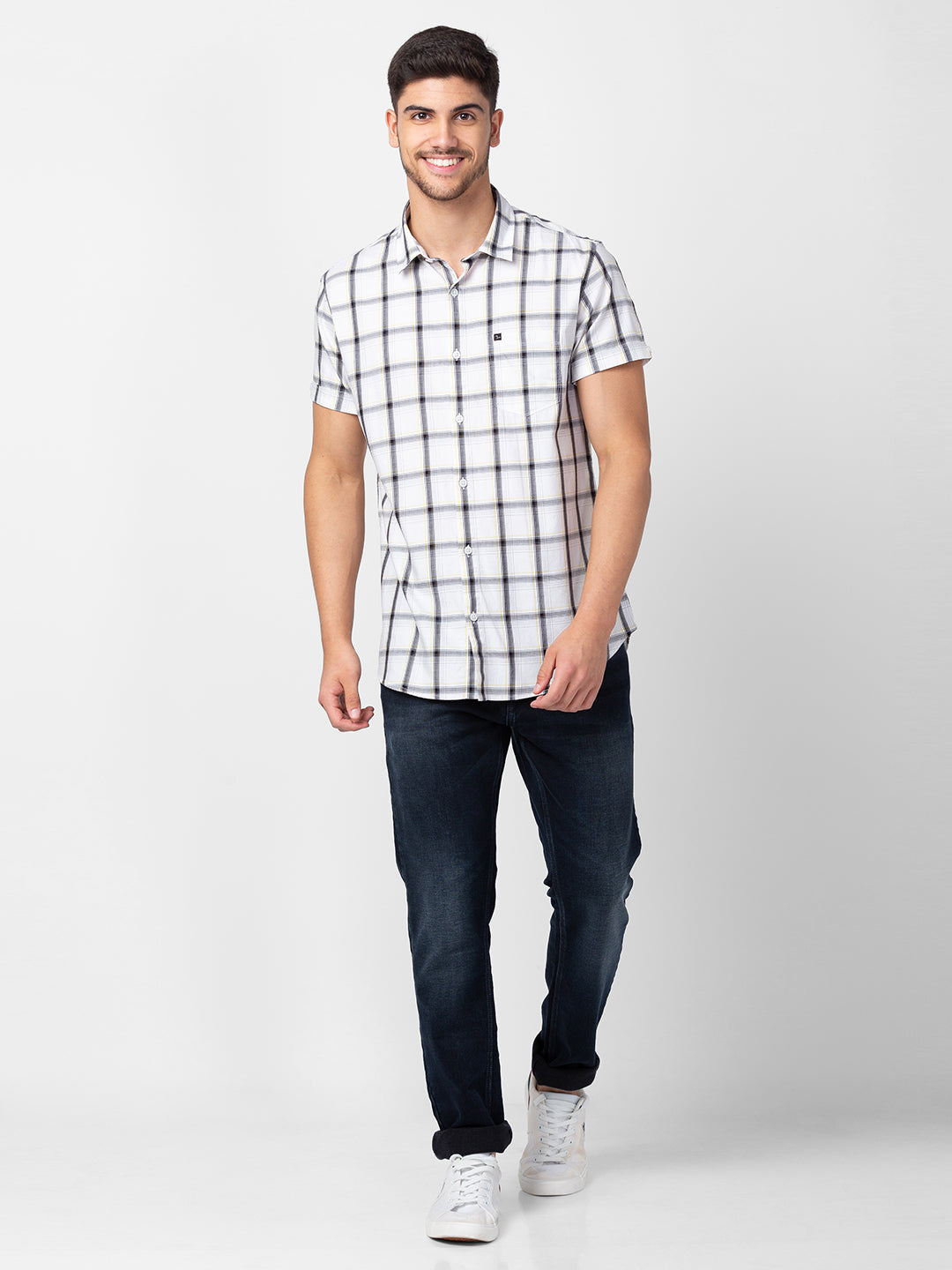 Spykar Men White Cotton Slim Fit Checkered Shirt