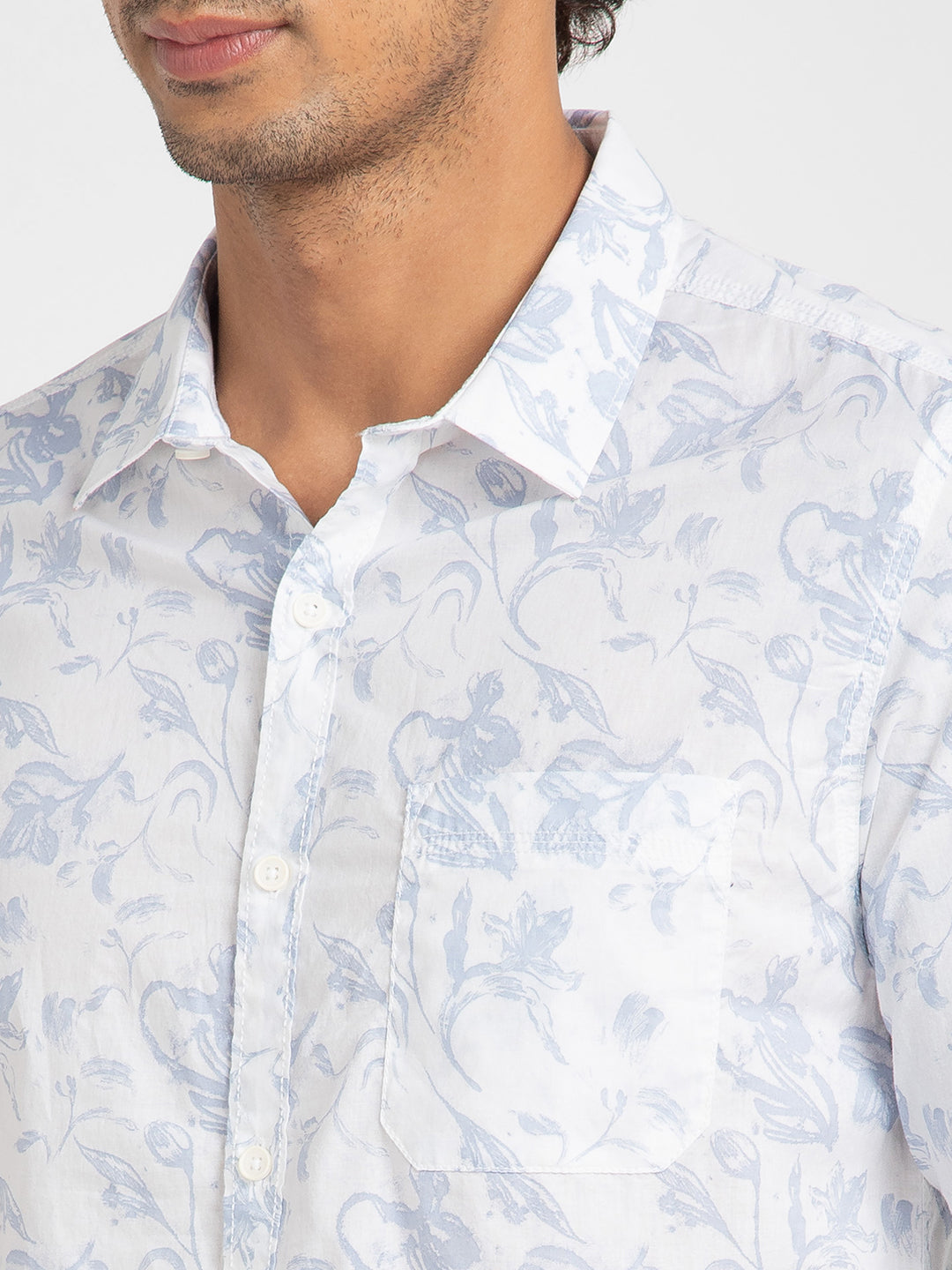 Spykar Men White Cotton Slim Fit Floral Print Shirt