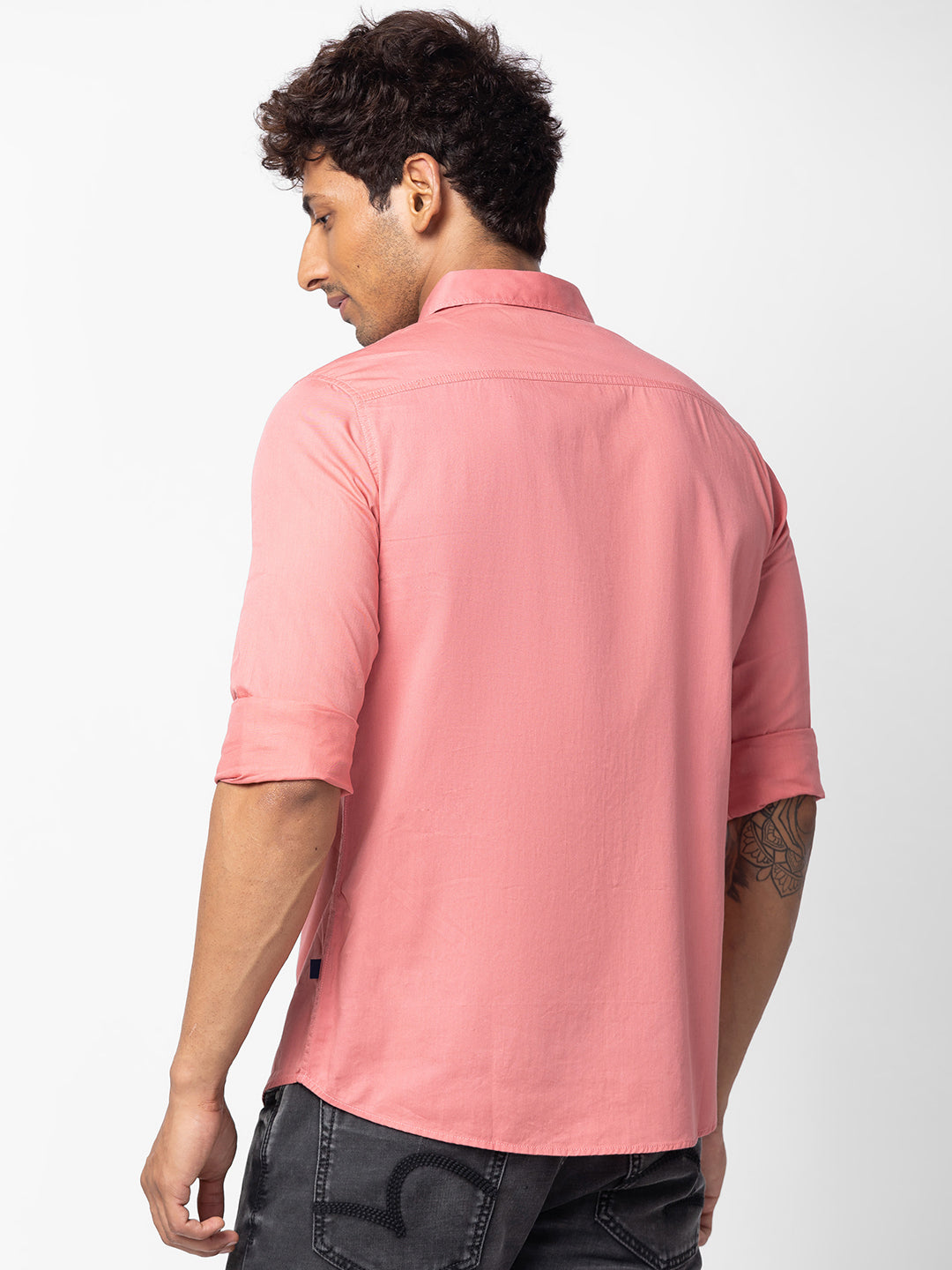 Spykar Men Tan Pink Cotton Slim Fit Plain Shirt