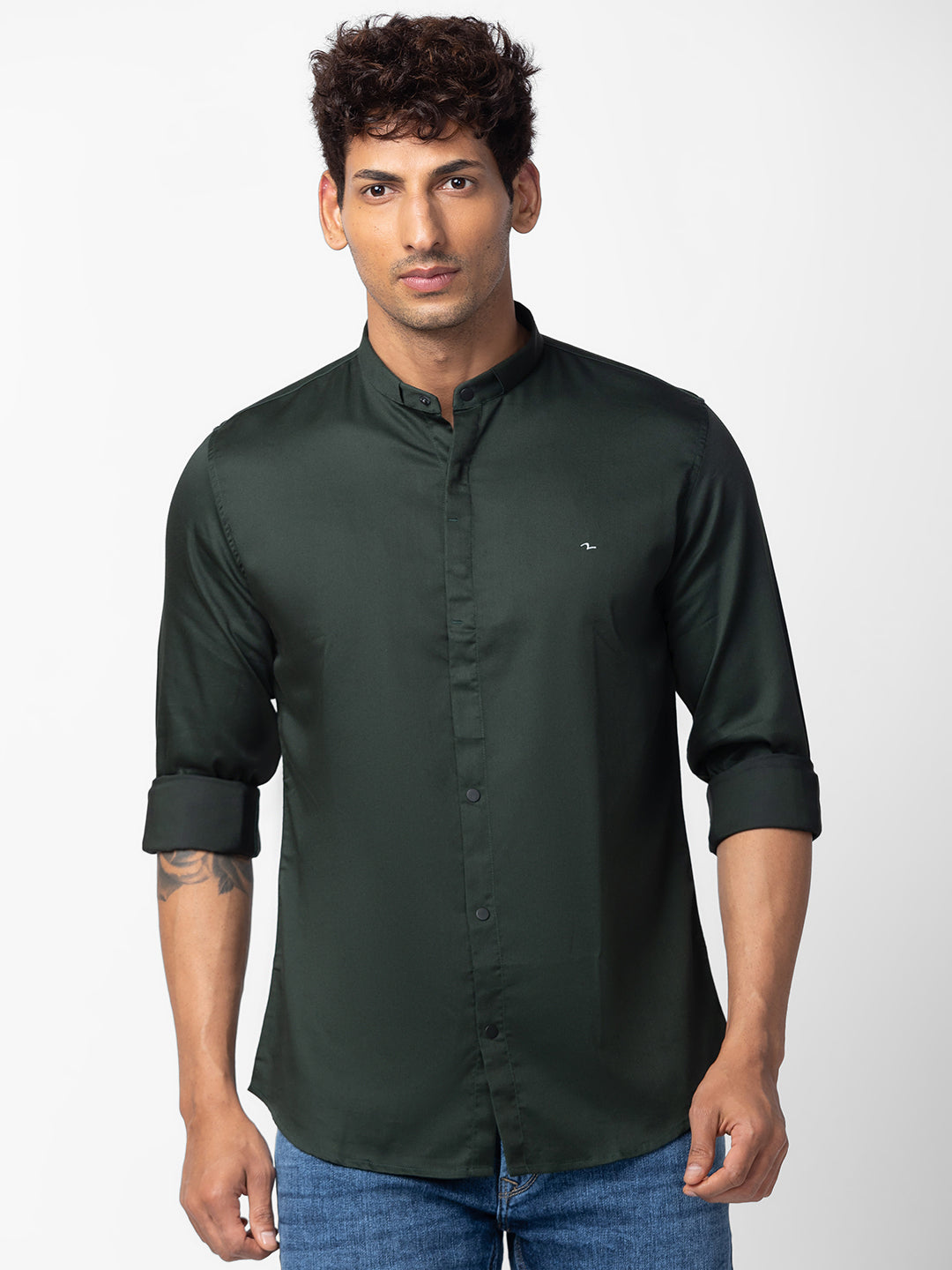 Spykar Men Bottle Green Cotton Slim Fit Plain Shirt