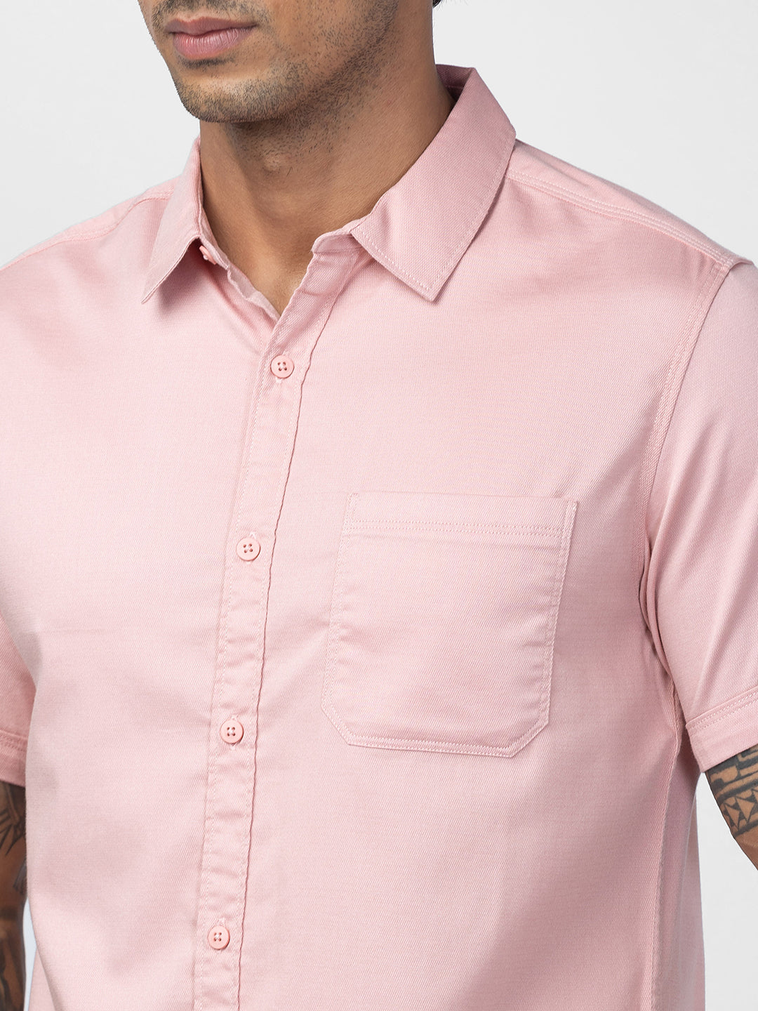 Spykar Men Dusty Pink Cotton Slim Fit Plain Shirt