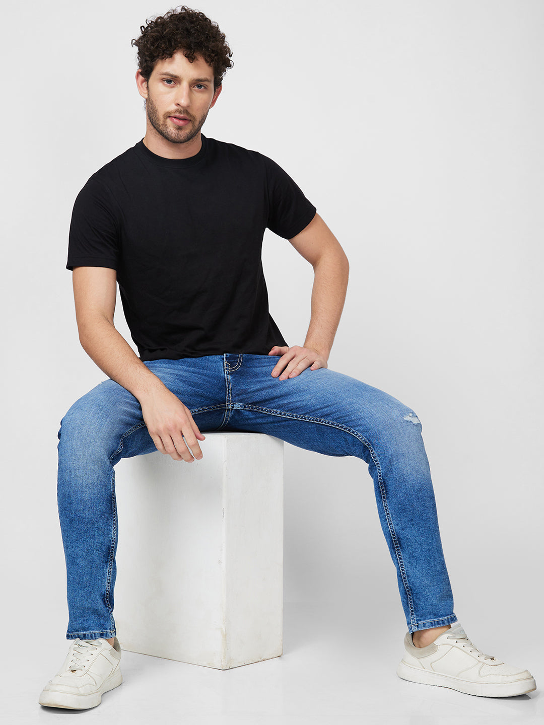 Spykar Mid Rise Tapered Fit Blue Jeans For Men