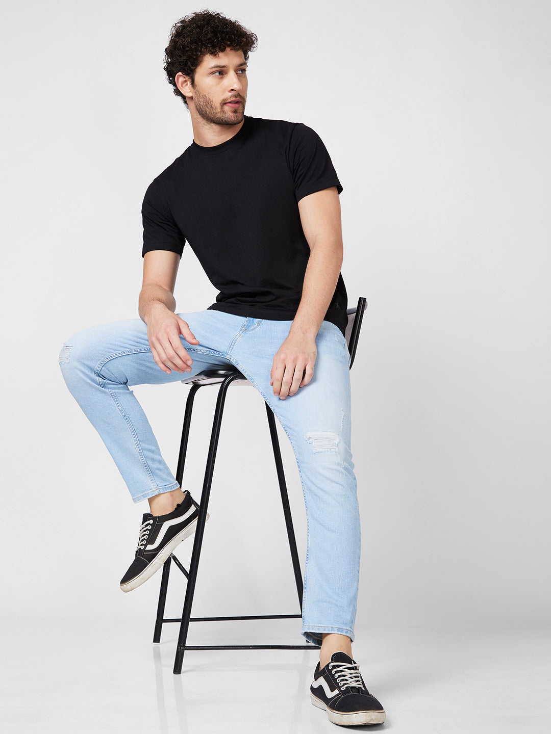 Spykar Mid Rise Slim Fit Tapered Length Blue Jeans For Men