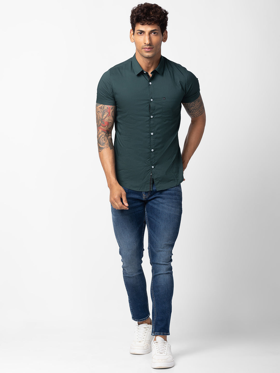 Spykar Men Bottle Green Cotton Slim Fit Plain Shirt