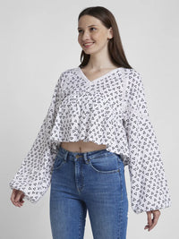 Spykar Women White Cotton Slim Fit Full Sleeve V-Neck Printed Crop Top