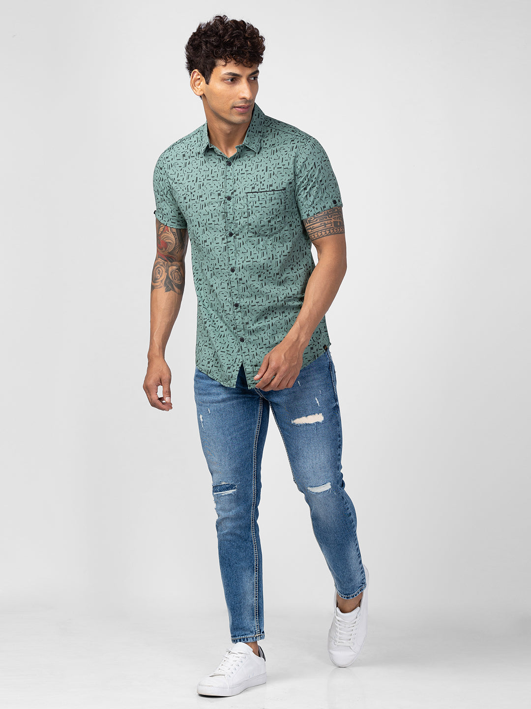 Spykar Men Sage Green Cotton Slim Fit Printed Half Sleeves Shirt