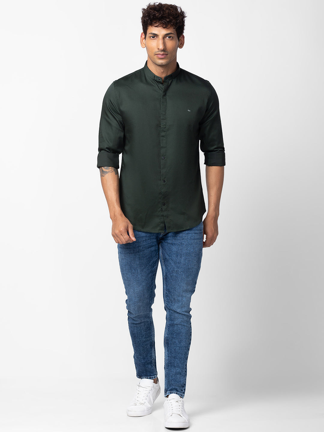 Spykar Men Bottle Green Cotton Slim Fit Plain Shirt