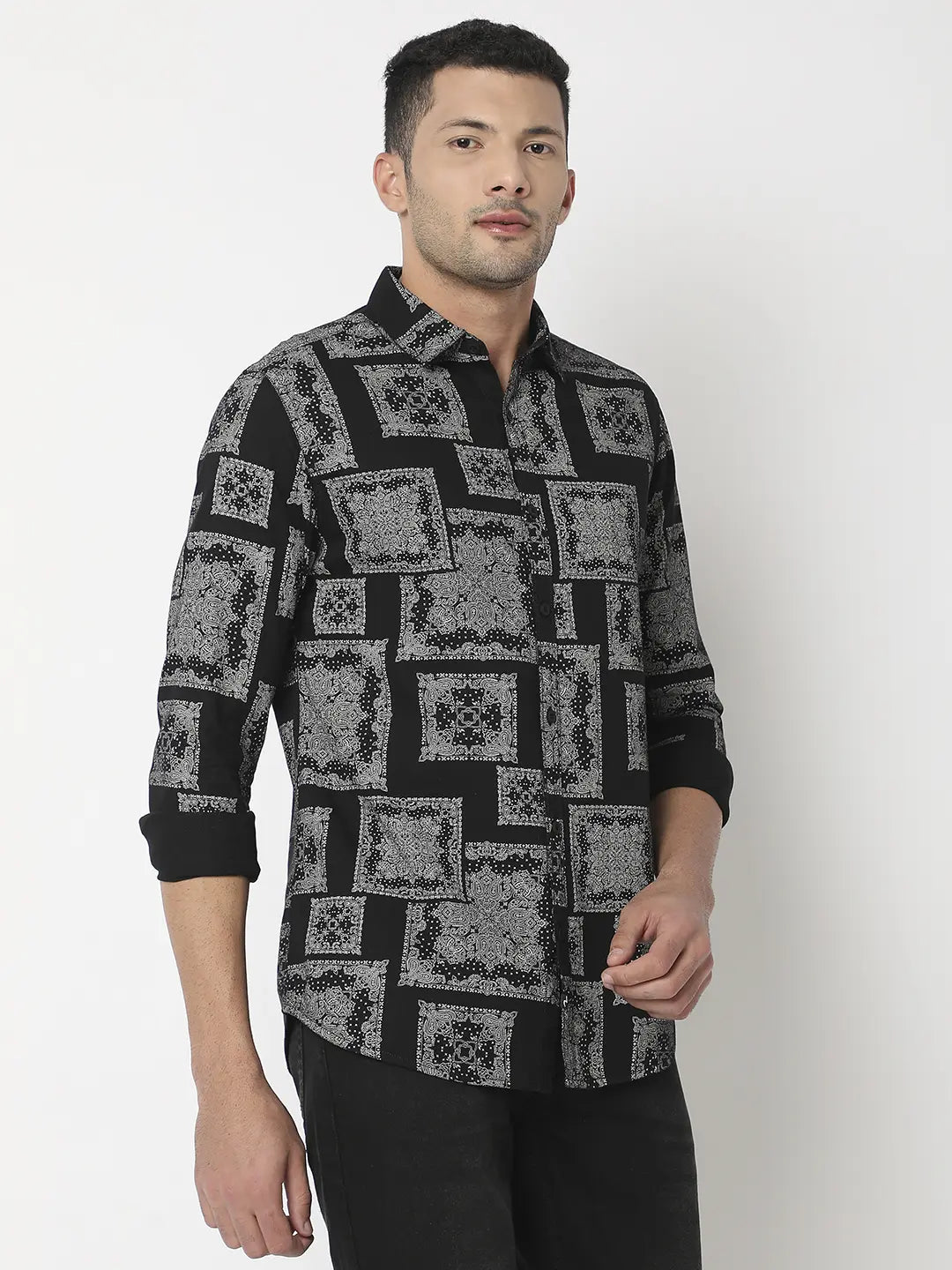 Spykar Men Black Cotton Slim Fit Printed Shirt