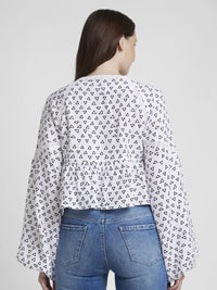 Spykar Women White Cotton Slim Fit Full Sleeve V-Neck Printed Crop Top