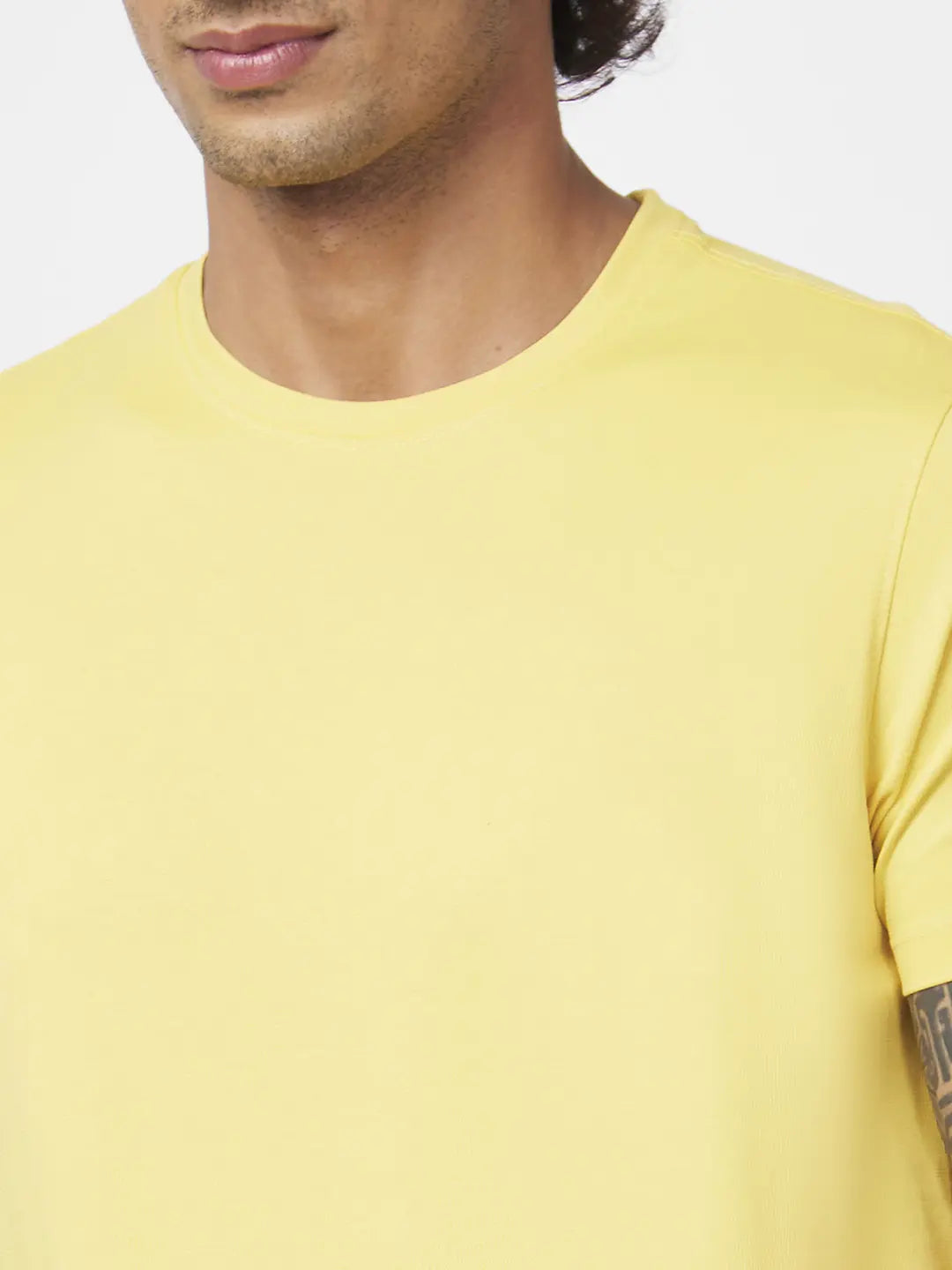 Spykar Men Lemon Yellow Blended Slim Fit Half Sleeve Round Neck Plain Tshirt