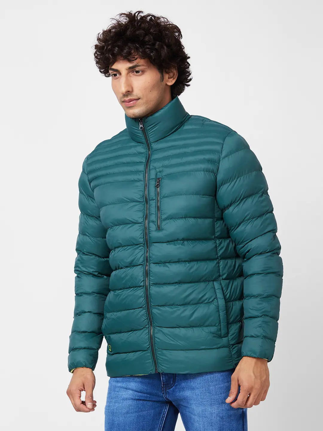 MEN'S PACKABLE PUFFER JACKET WITH BRANDED PRINT ON NECK