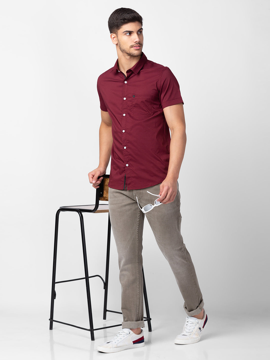 Spykar Men Plum Red Cotton Slim Fit Plain Shirt