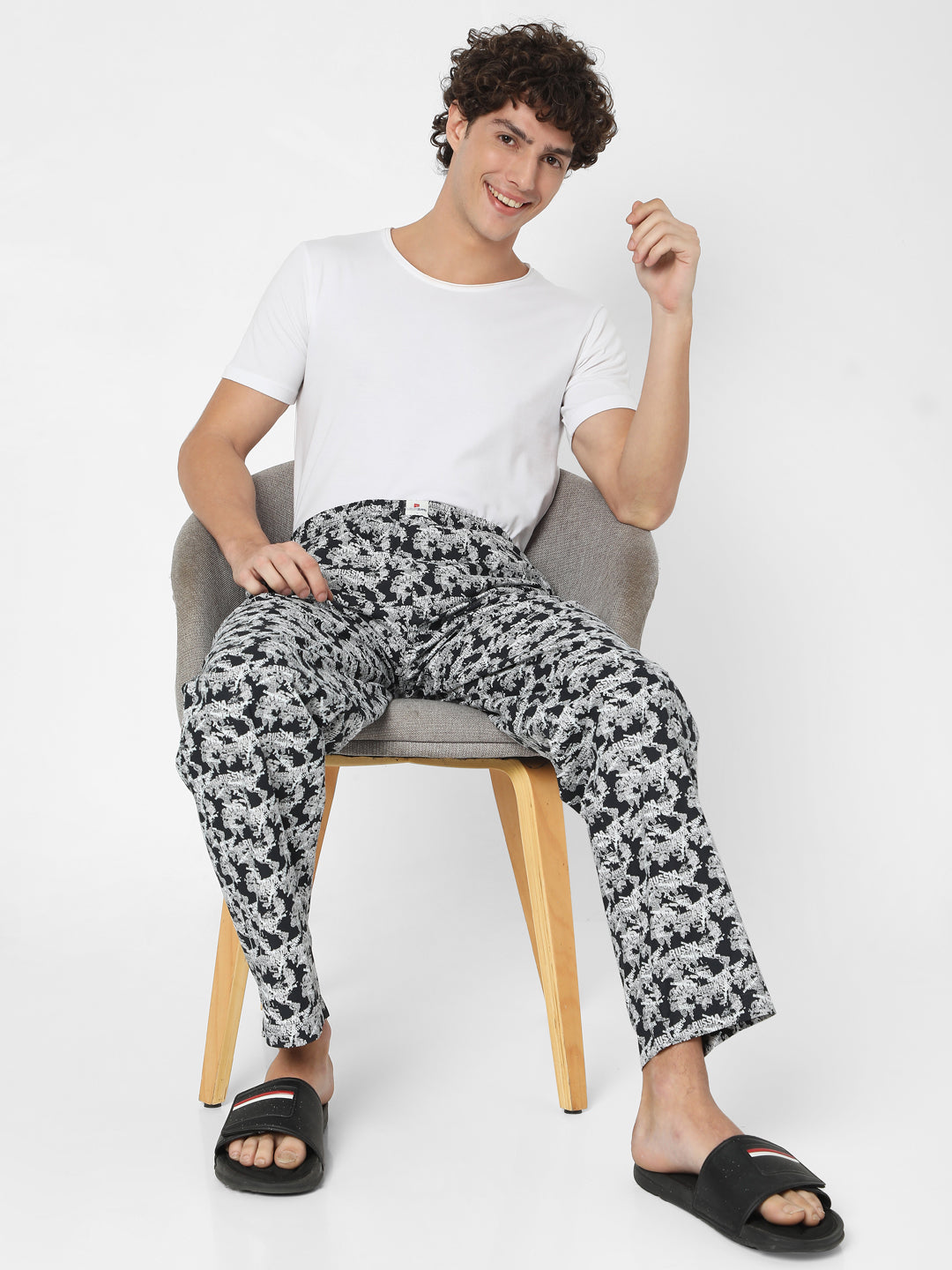 Men Premium Black Cotton Blend Regular Fit Pyjama - Underjeans By Spykar